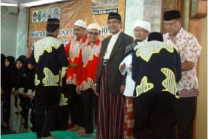 Aa Gym saat mnghadiri wisuda hafal al quran sebulan.